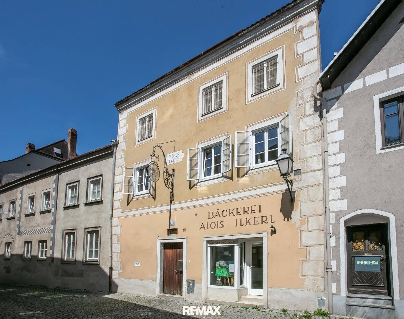 Historisches Zinshaus mit großzügigen Terrassen in Stein