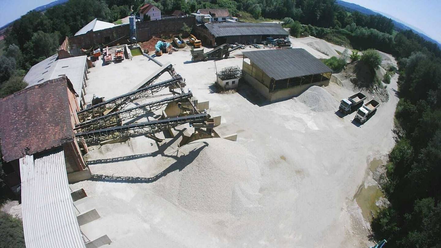 Efficient commercial property in southern Styria, total area of more than 6 hectares, including 2,540 m² halls