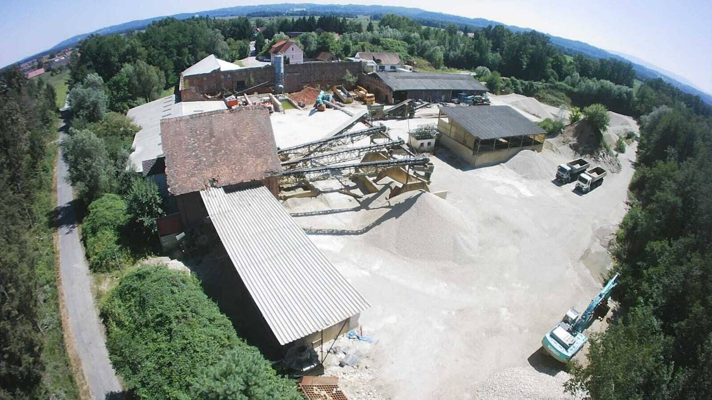 Efficient commercial property in southern Styria, total area of more than 6 hectares, including 2,540 m² halls