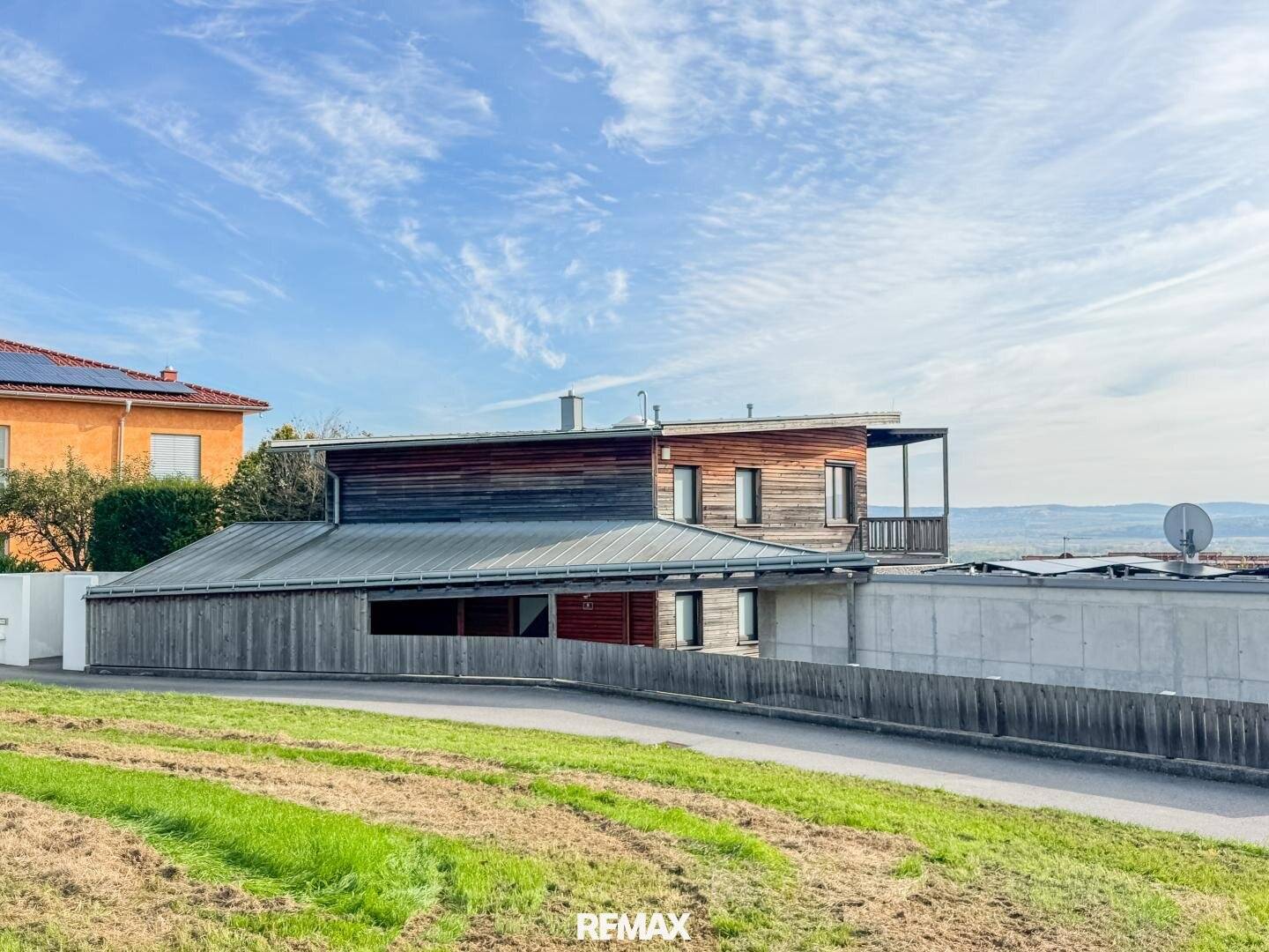 Architect-designed house with terrace and Wachau views