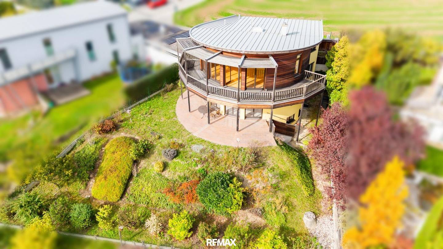 Architektenhaus mit Terrasse und Blick auf die Wachau