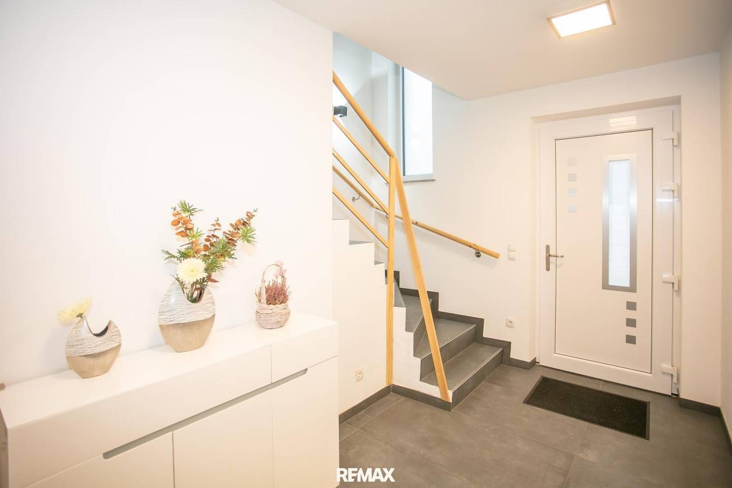 Modernes Einfamilienhaus mit Terrasse und Garten in ruhiger Lage