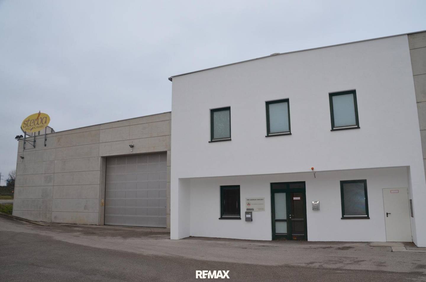 Flexible Kaltlagerflächen mit Sektionaltor in Krems