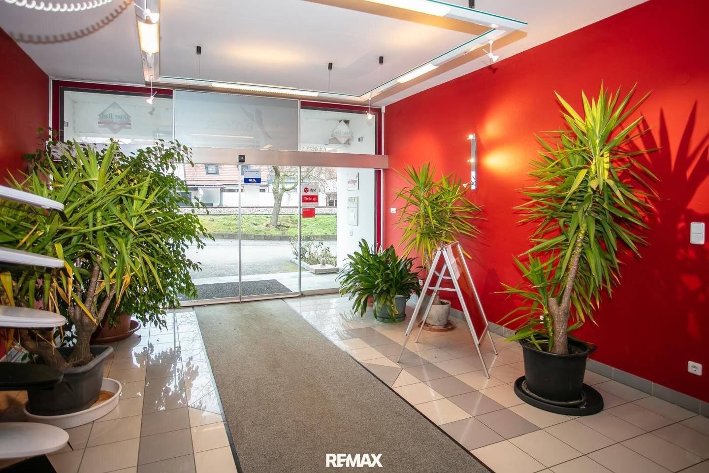 Versatile commercial property with freight elevator and parking in Weißenkirchen