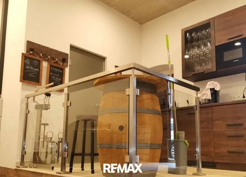 Renovated Cellar House with Vineyard on the Wagram