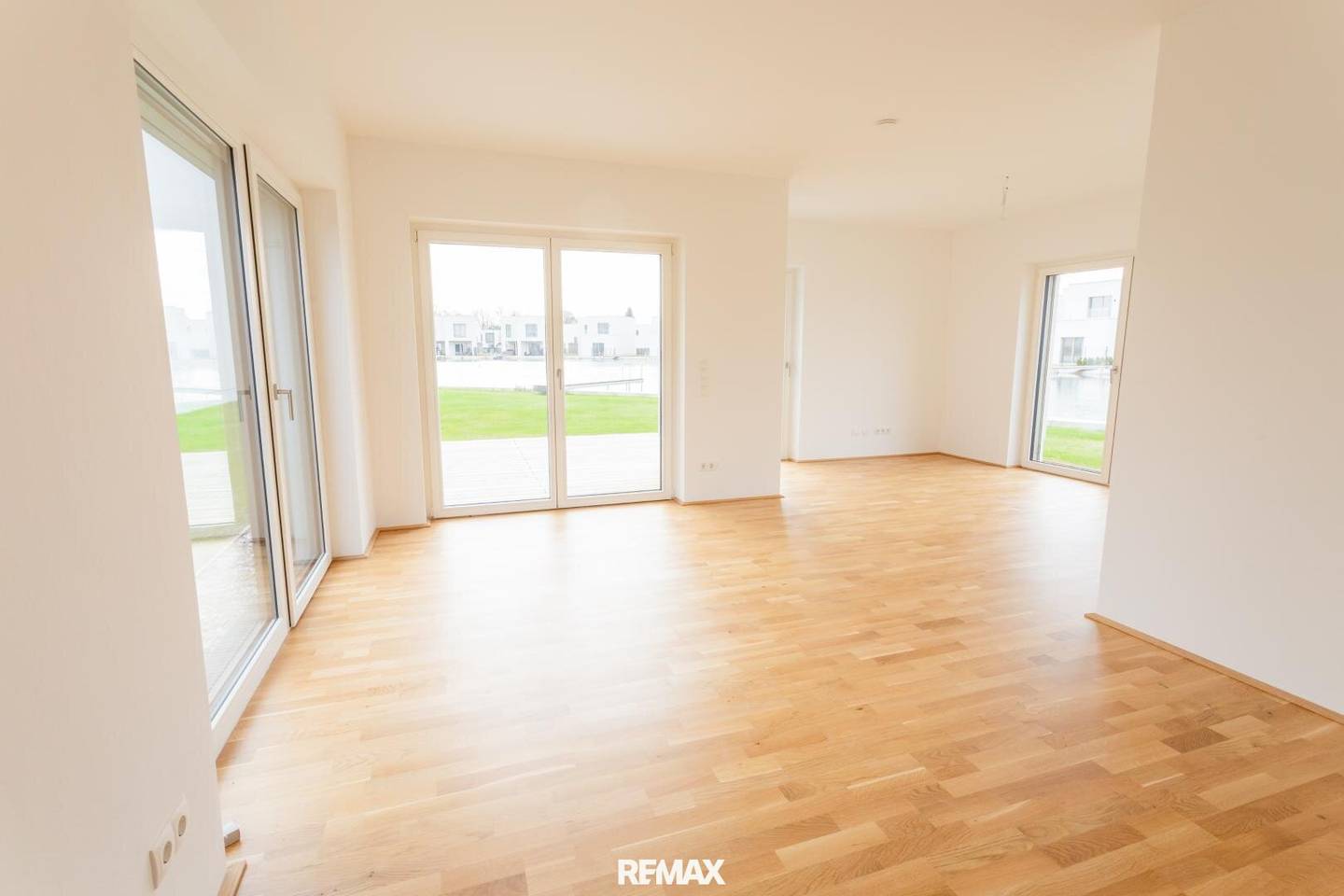 Einfamilienhaus mit privatem Seezugang und Terrasse