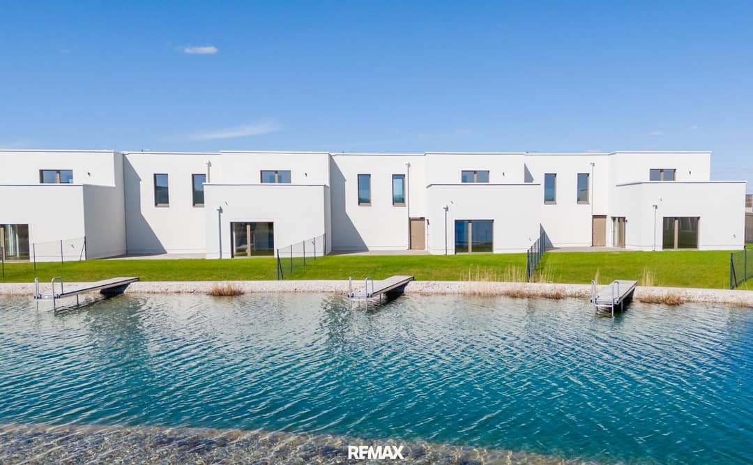 Reihenendhaus mit privatem Seezugang und zwei Terrassen