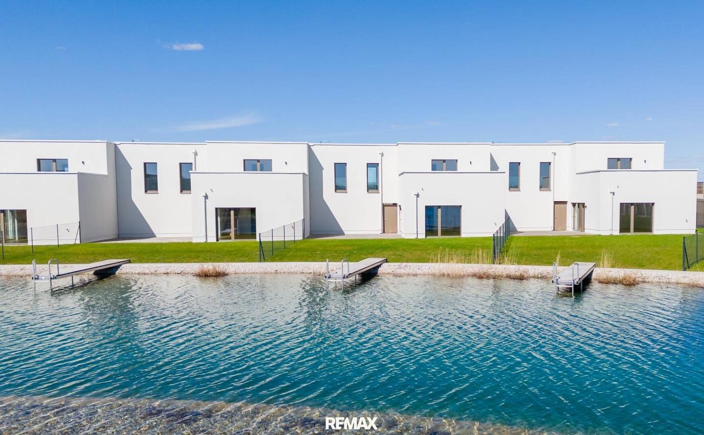 Reihenendhaus mit privatem Seezugang und zwei Terrassen