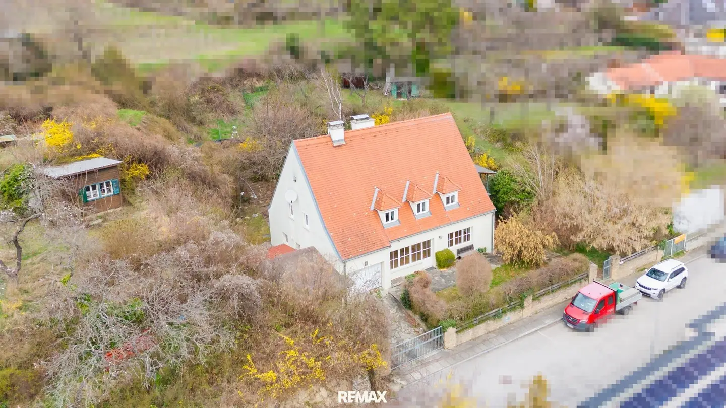 Representative villa with garden and development potential at Wachtberg