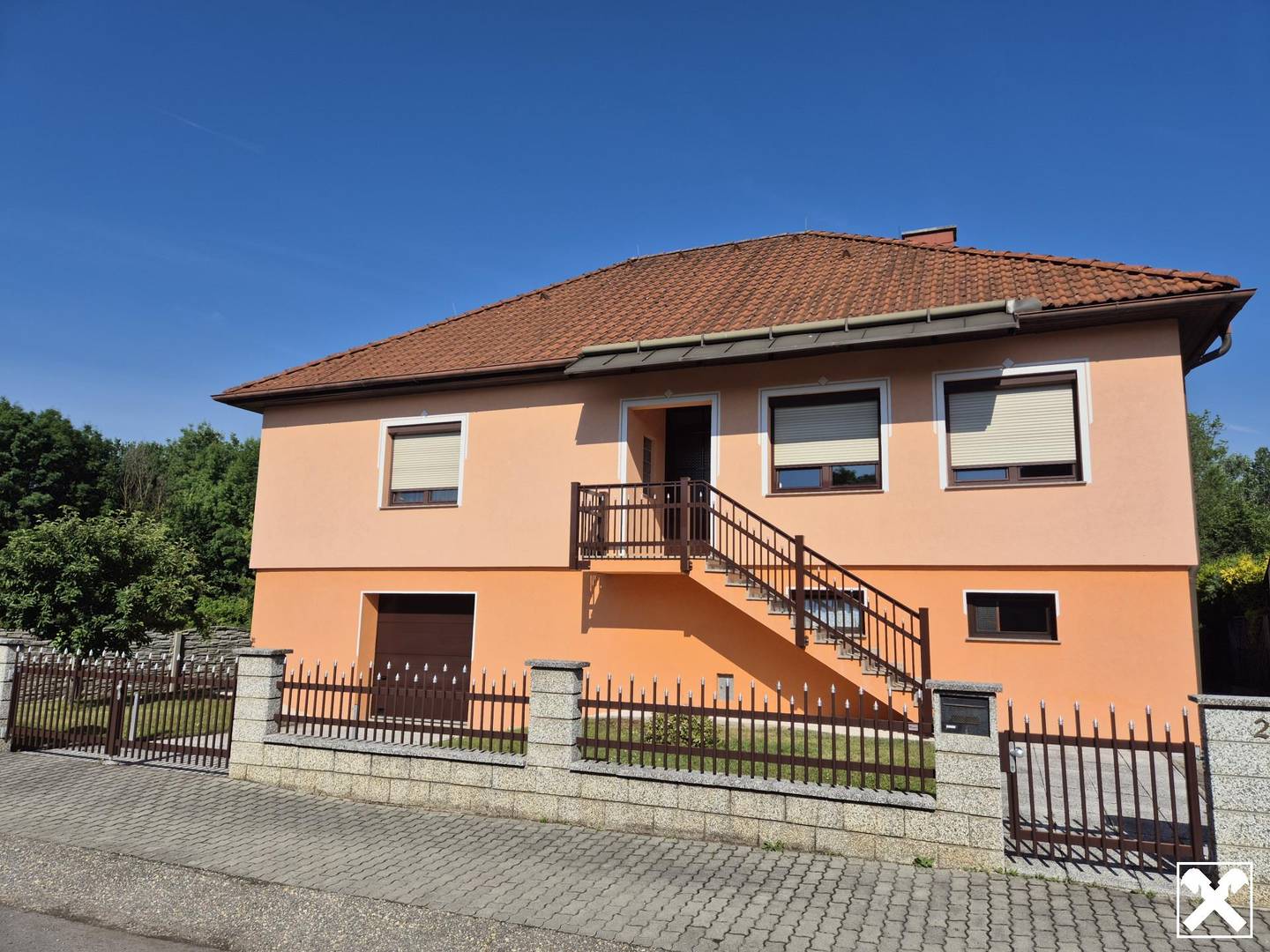 Bungalow with sunny garden and large plot