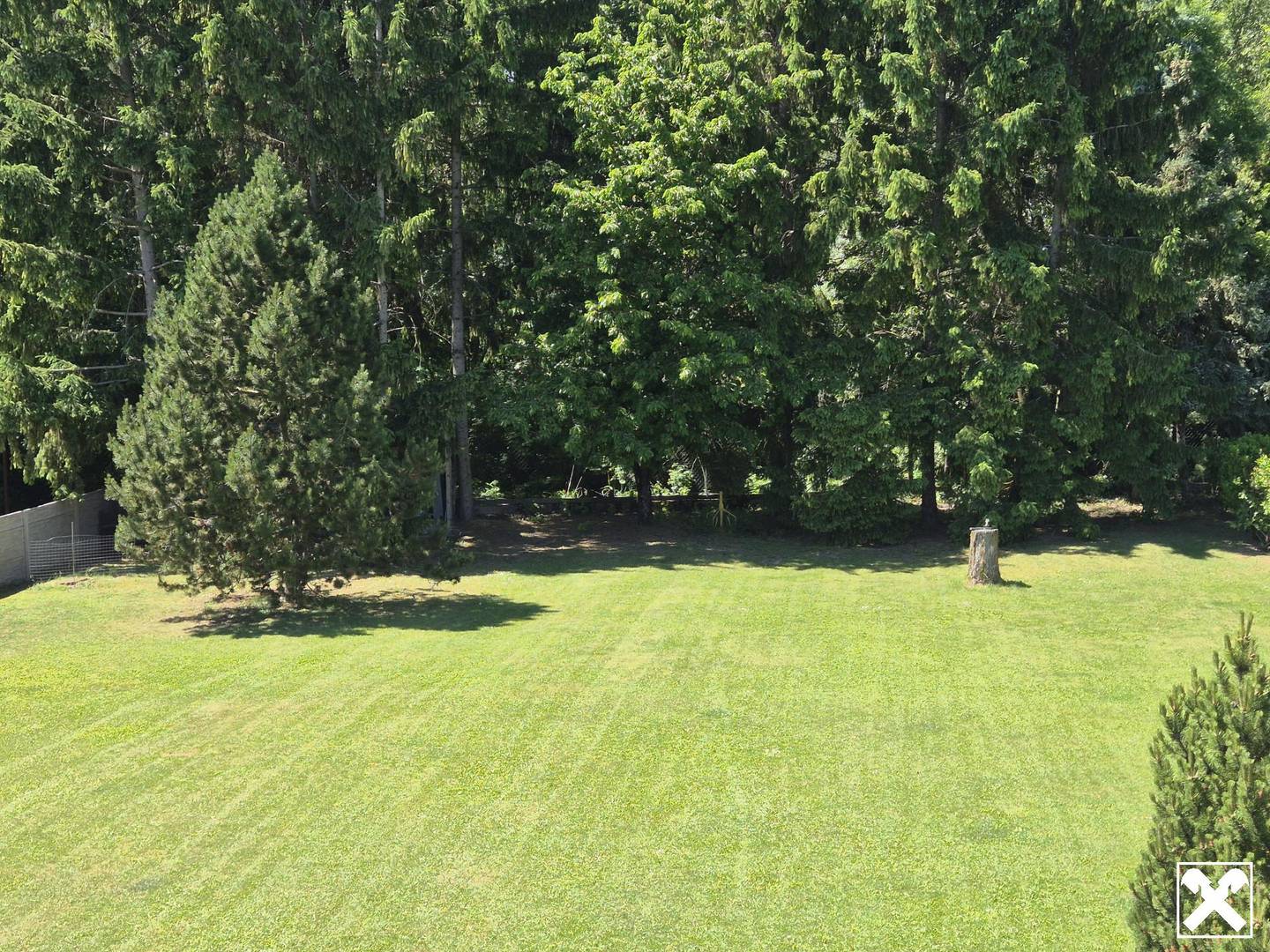 Bungalow with sunny garden and large plot