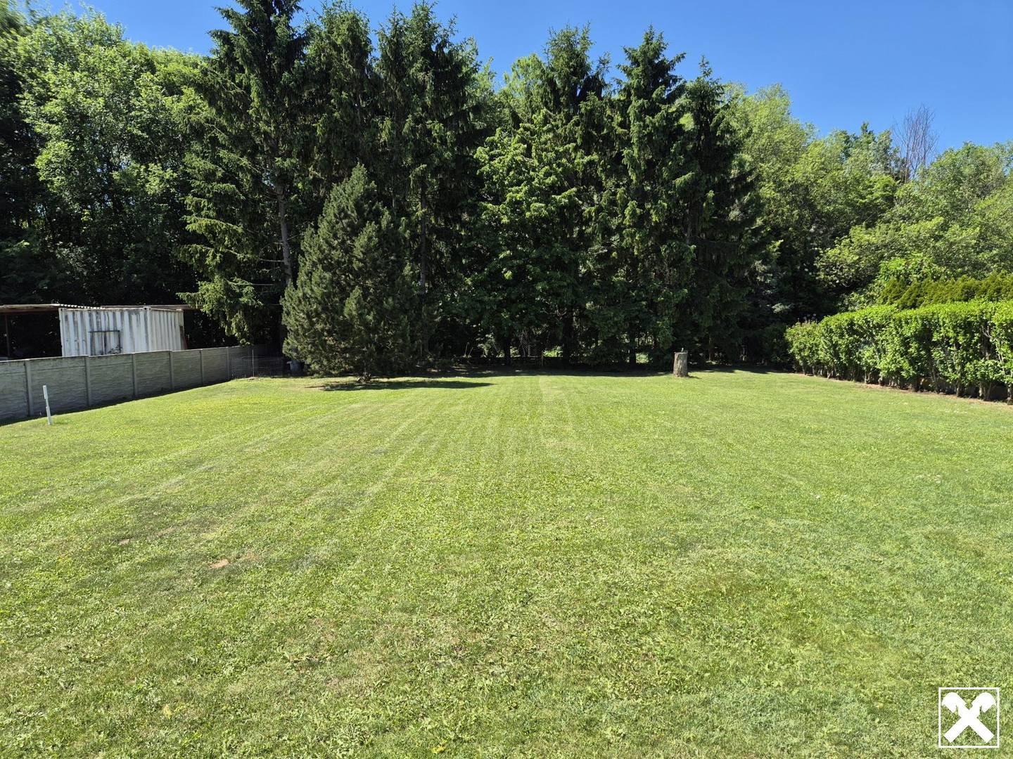 Bungalow with sunny garden and large plot