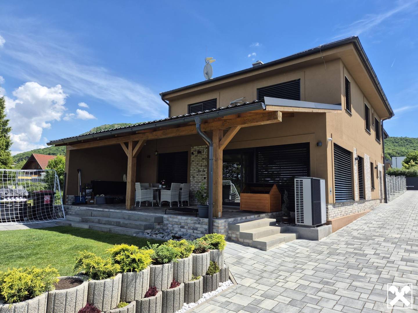 Energieautarkes Architektenhaus mit Terrasse und Garten