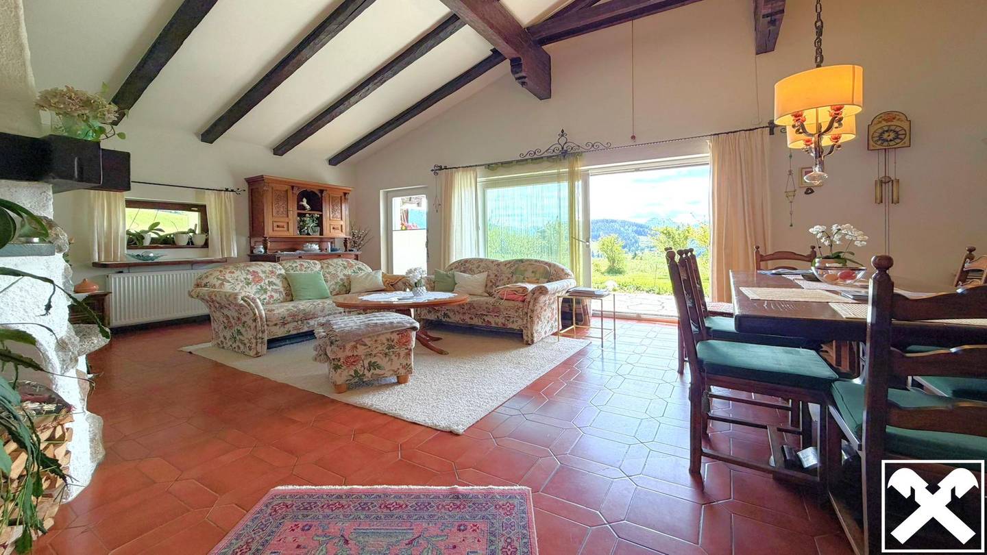 Charmantes Einfamilienhaus mit Pool und Garten in Aussichtslage
