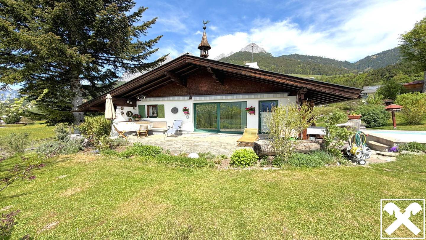 Charmantes Einfamilienhaus mit Pool und Garten in Aussichtslage
