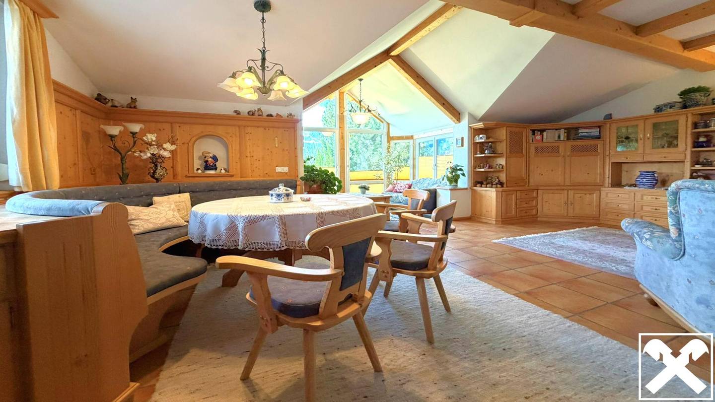 Charmantes Einfamilienhaus mit Pool und Garten in Aussichtslage