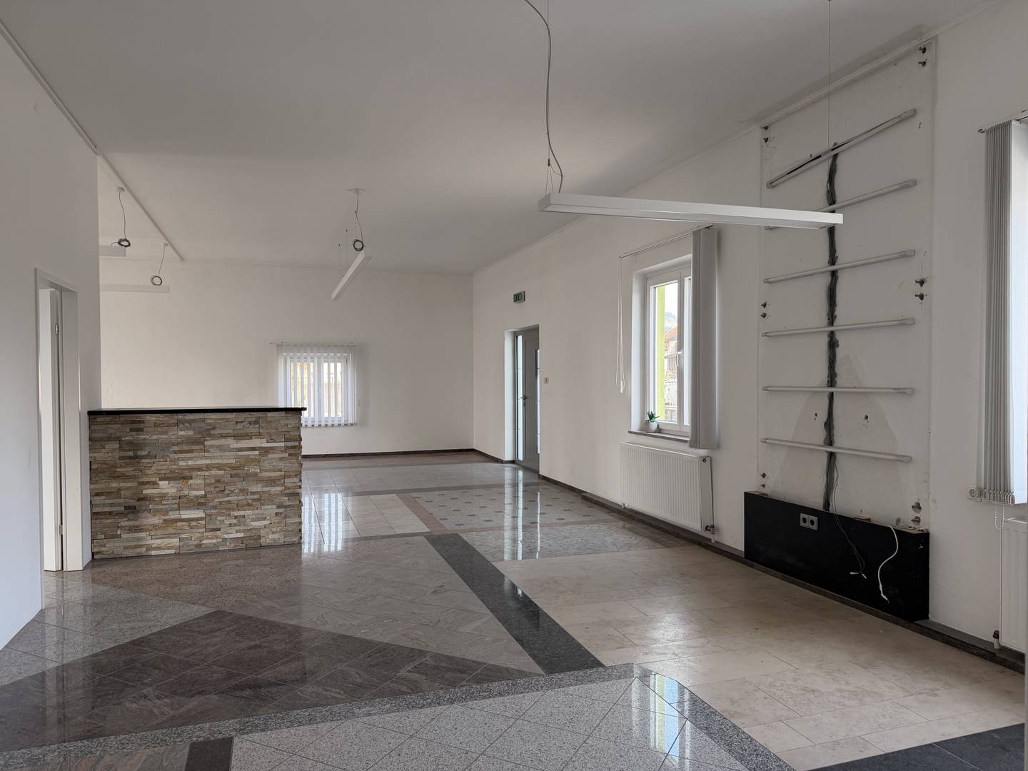 Commercial Space with Storage Cellar in Ottensheim