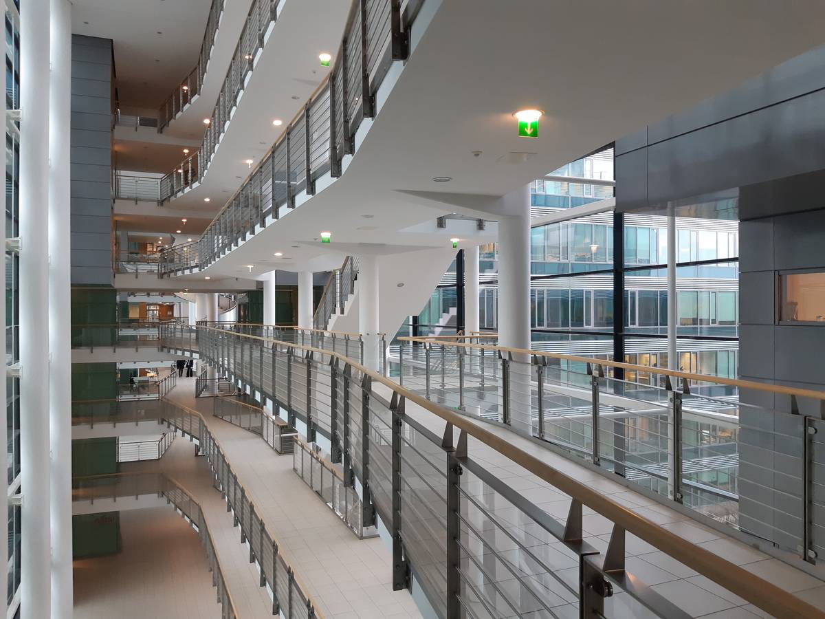Büroflächen mit Doppelboden und Deckenkühlung am Gasometer