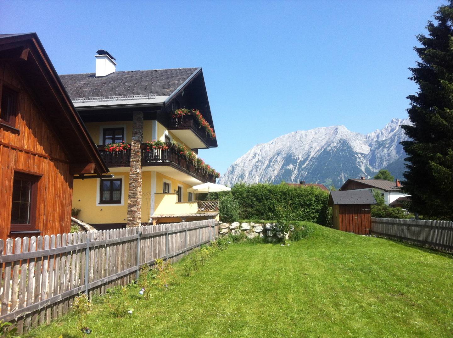 Saniertes Haus mit Bergblick und Terrasse in Bad Mitterndorf