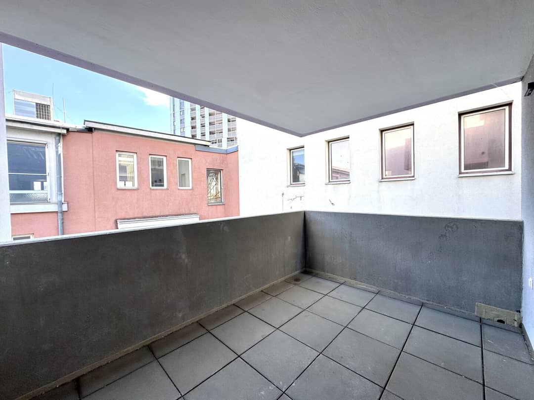 Apartment in quiet courtyard with balcony