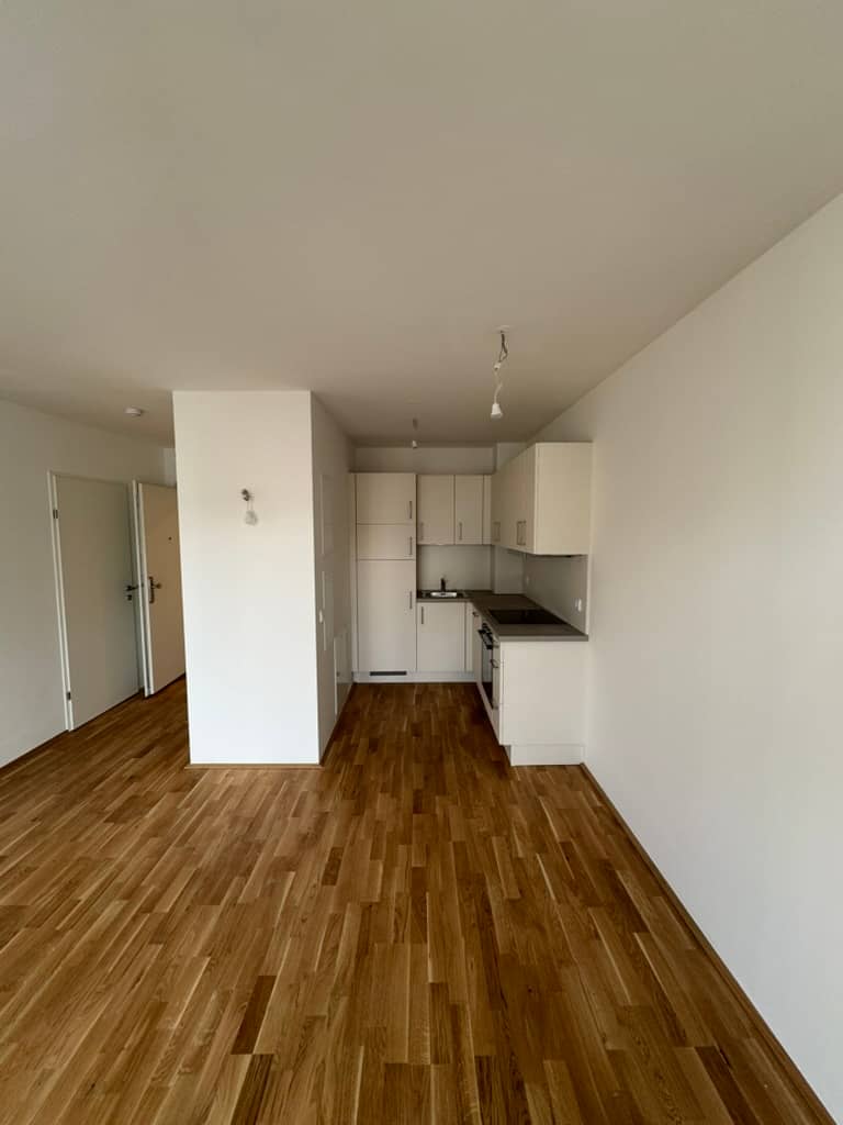 Helle Neubauwohnung mit Balkon und Grünblick
