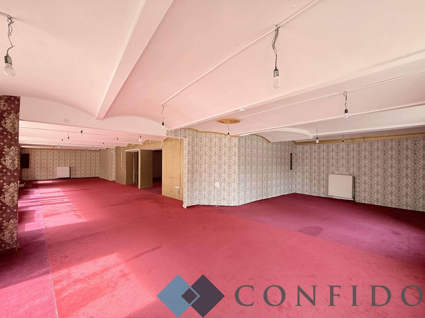 Spacious commercial premises with flexible use on Linzer Straße