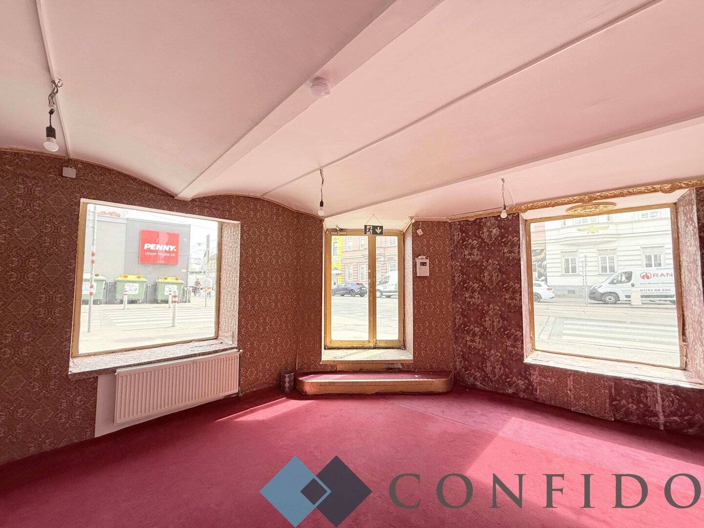 Spacious commercial premises with flexible use on Linzer Straße