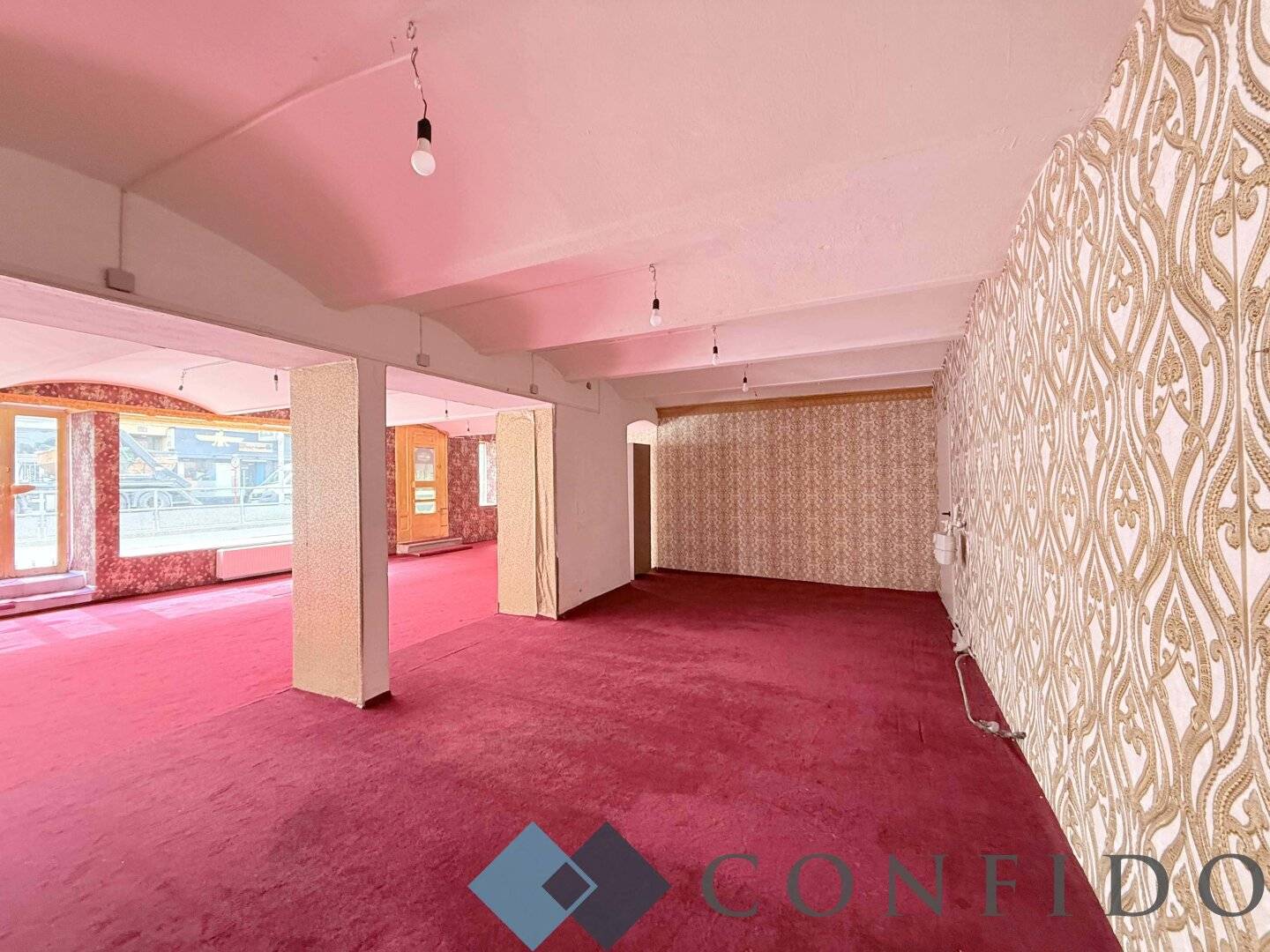 Spacious commercial premises with flexible use on Linzer Straße