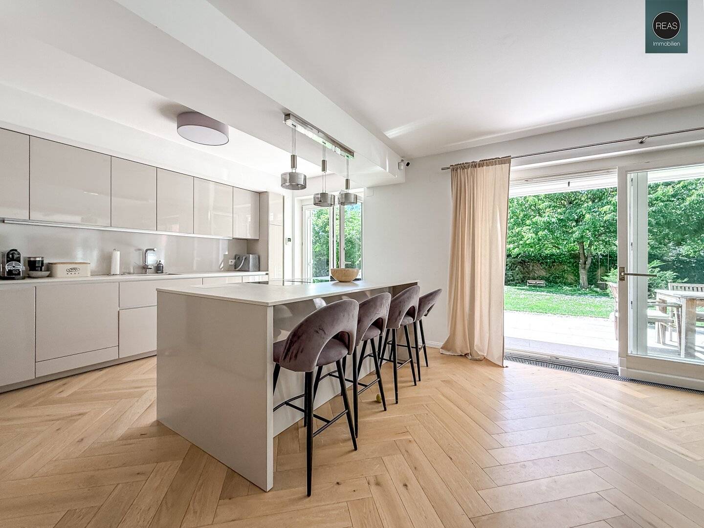 Helle Gartenwohnung mit Pool und Sauna in Döbling