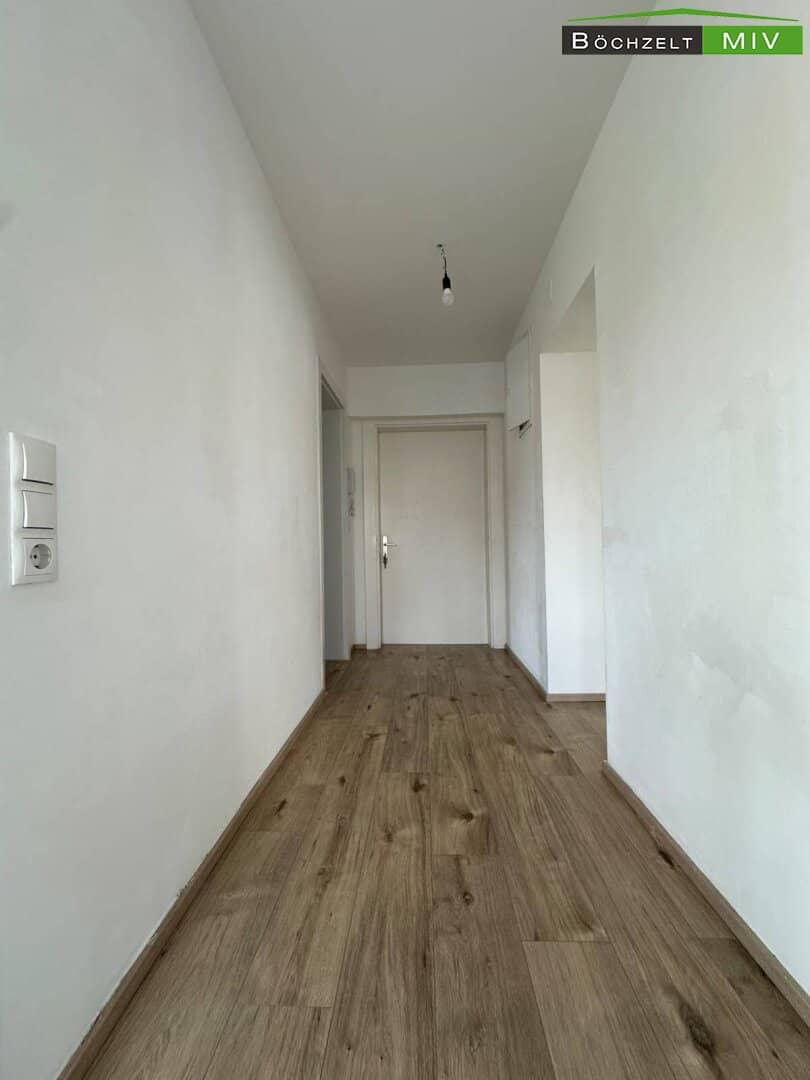 Wohnung neu saniert mit Einbauküche
