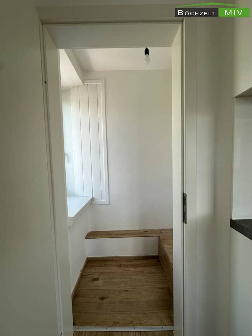 Wohnung neu saniert mit Einbauküche