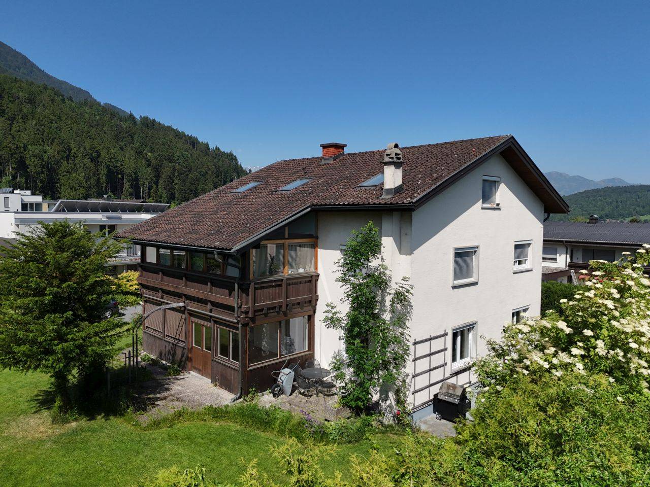 Mehrfamilienhaus mit unverbaubarem Blick und Luftwärmepumpe