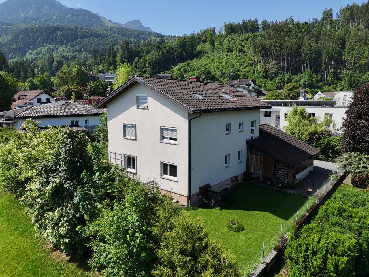 Mehrfamilienhaus mit unverbaubarem Blick und Luftwärmepumpe