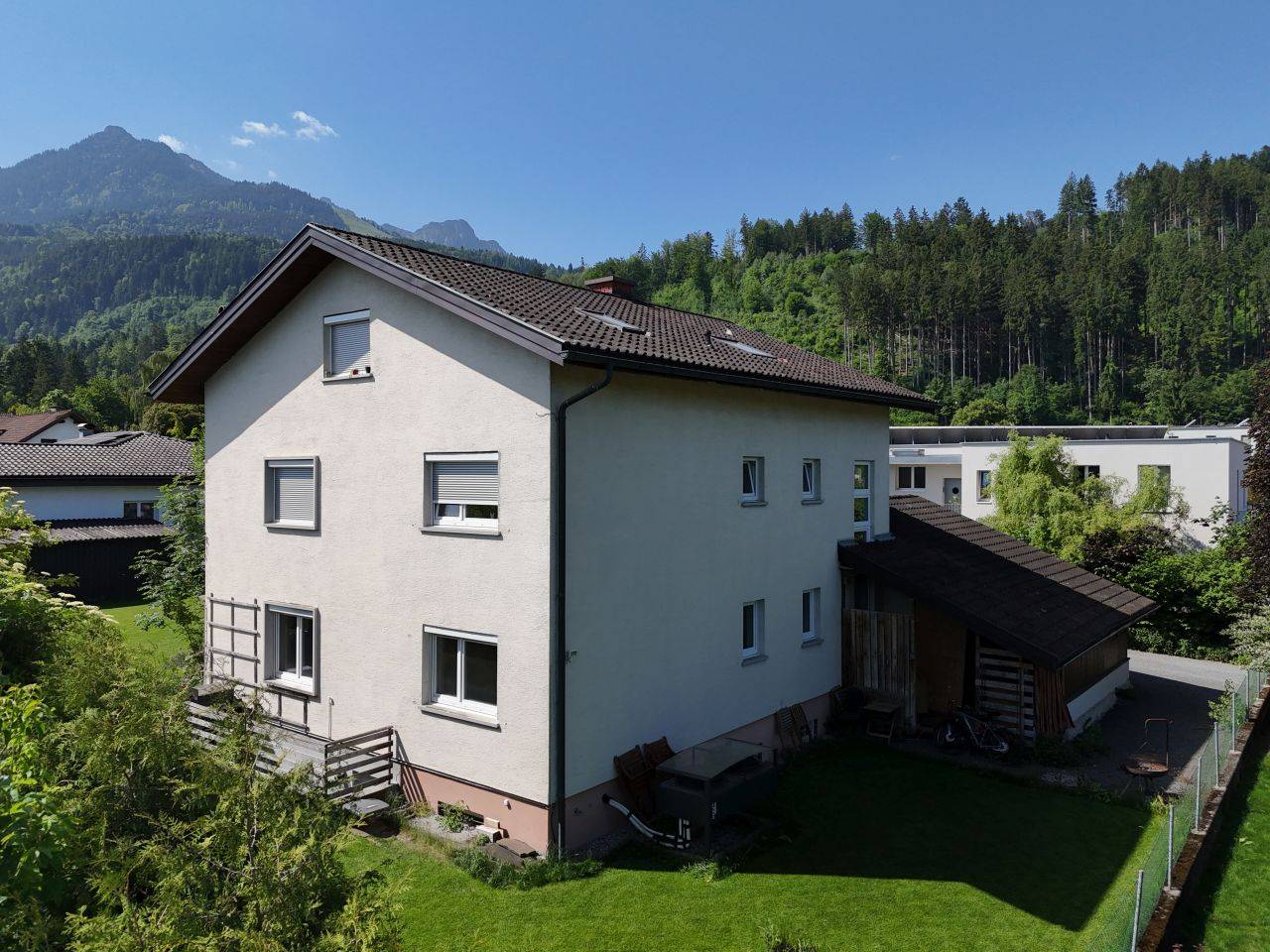 Mehrfamilienhaus mit unverbaubarem Blick und Luftwärmepumpe