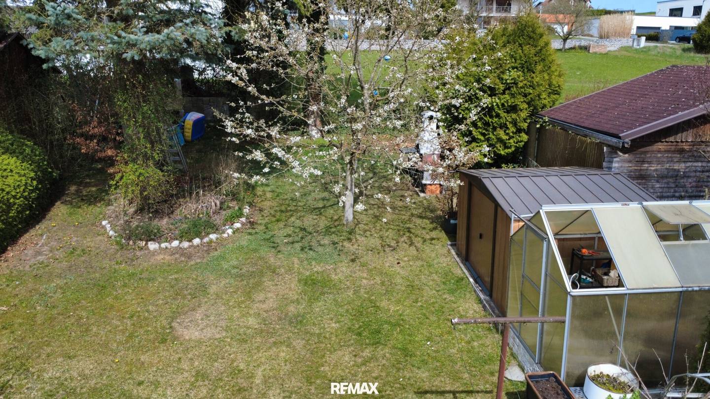 Gepflegte Doppelhaushälfte mit Balkon und Garage