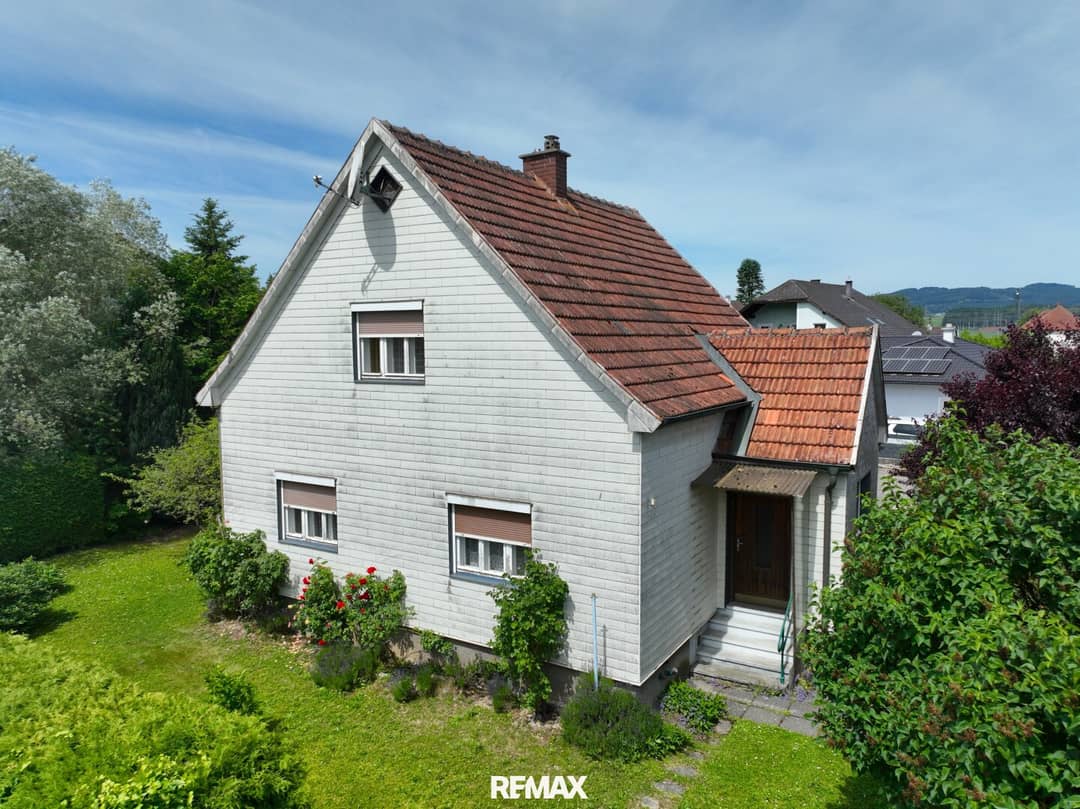 Small House with Garden in Central Location