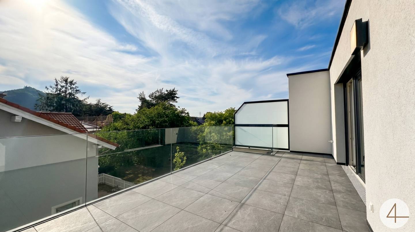 Modernes Reihenhaus mit Dachterrasse und Kahlenbergblick