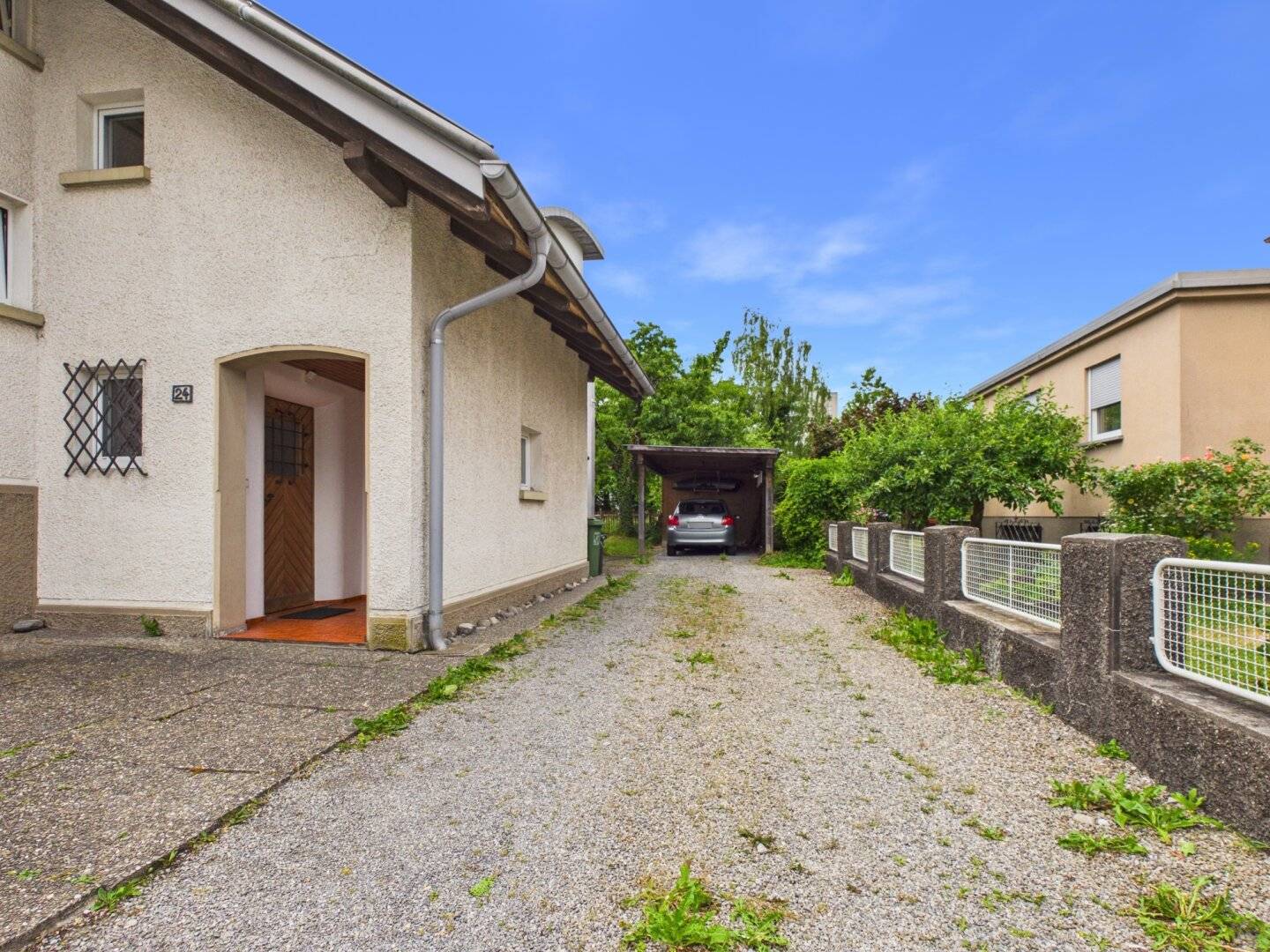 Top floor apartment Covered balcony Quiet location
