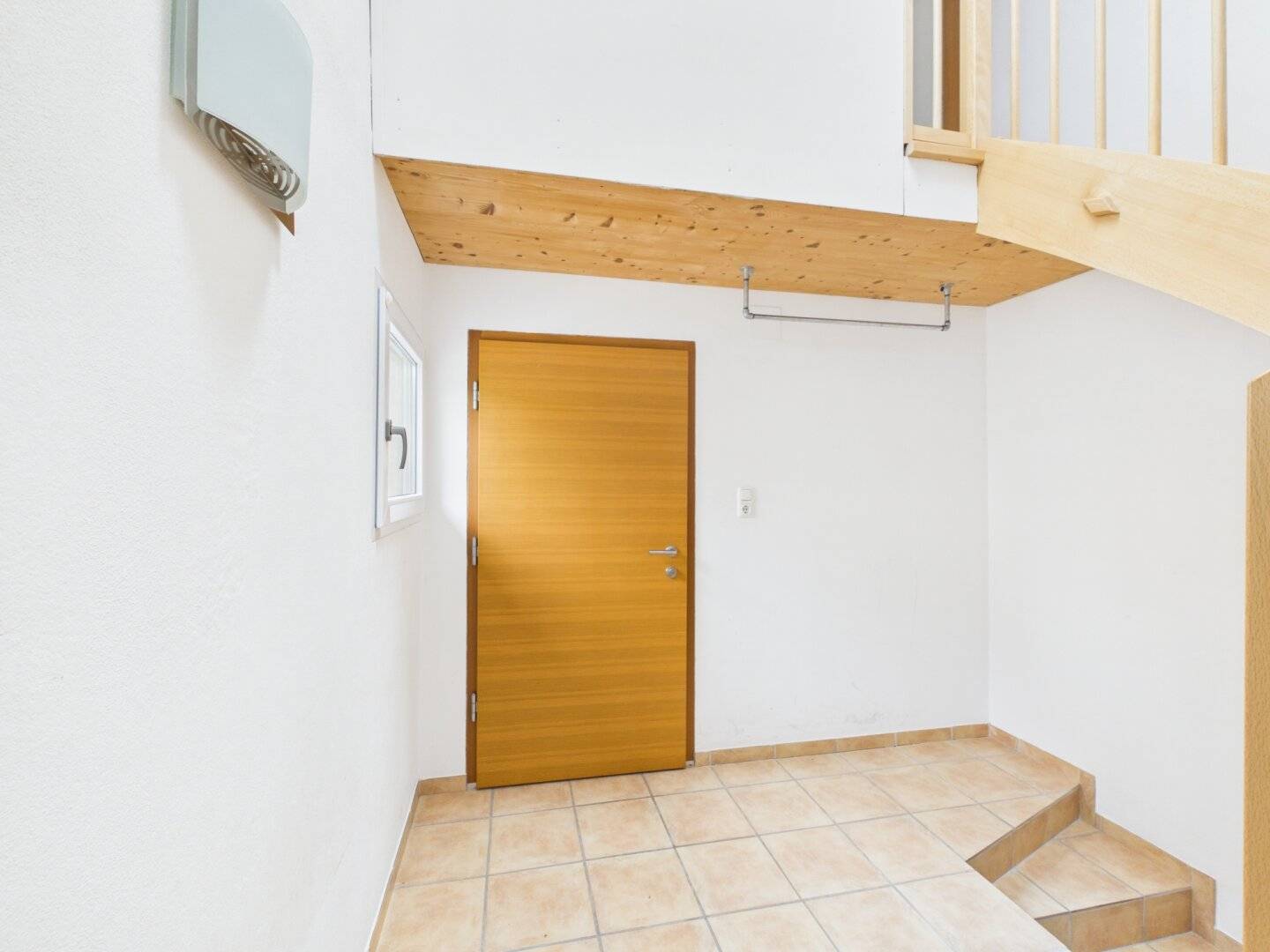 Top floor apartment Covered balcony Quiet location