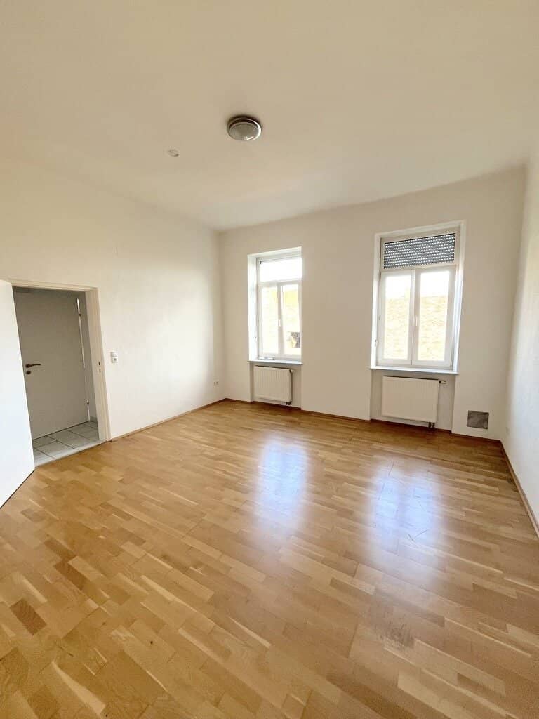 Apartment on the main square with parking
