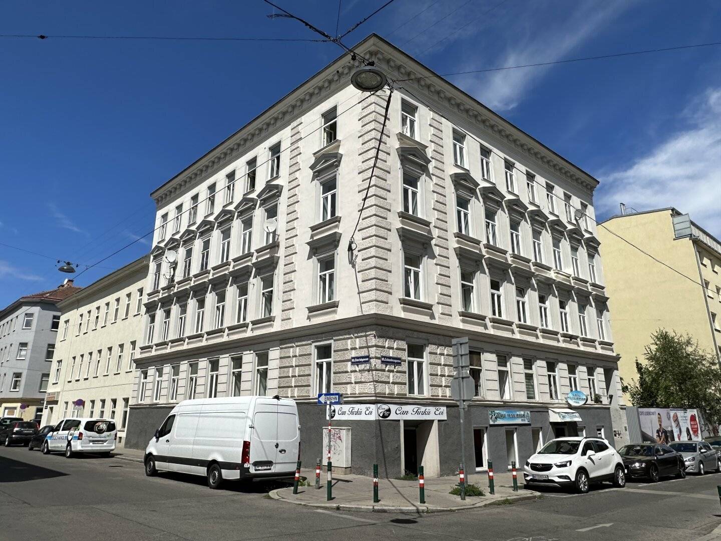 FAVO INVEST - Classic Building in Favoriten with Elevator