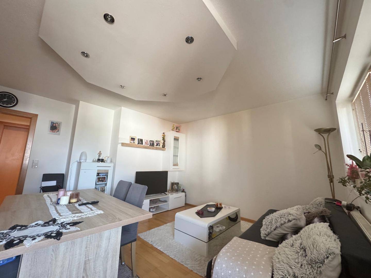 Wohnung mit Großzügigem Grundriss und Balkon