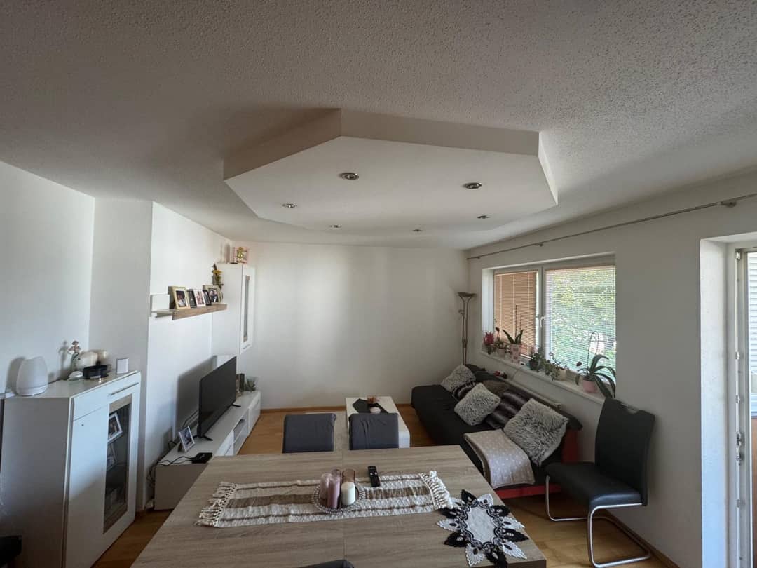 Wohnung mit Großzügigem Grundriss und Balkon