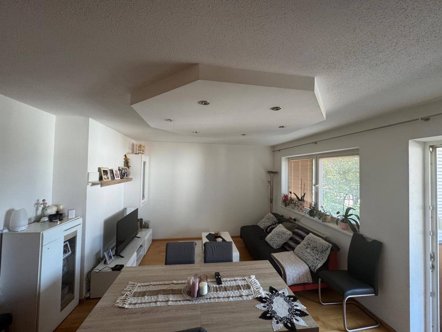 Wohnung mit Großzügigem Grundriss und Balkon