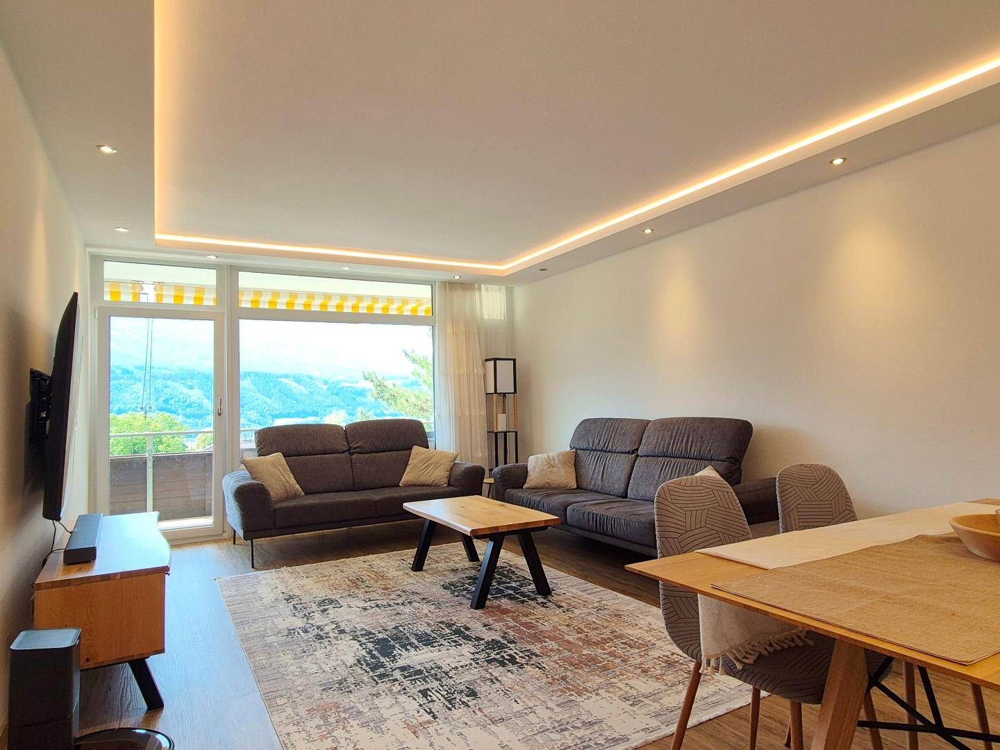 Bright 3-Room Apartment with South-Facing Balcony and Mountain View in Absam