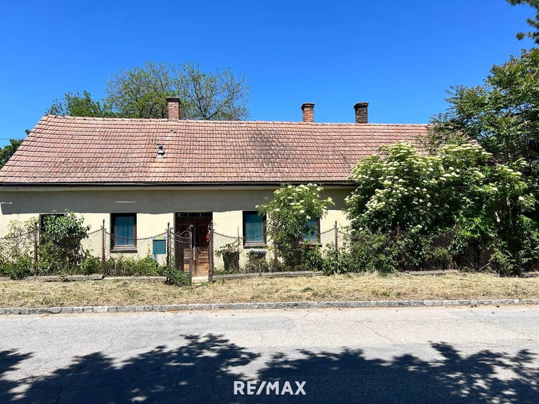 Sanierungsbedürftiges Einfamilienhaus mit Garten in Waltersdorf