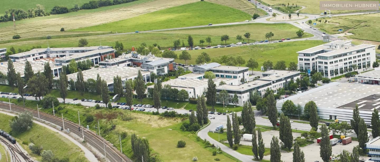 Bright office spaces with elevator and parking in Concorde Business Park