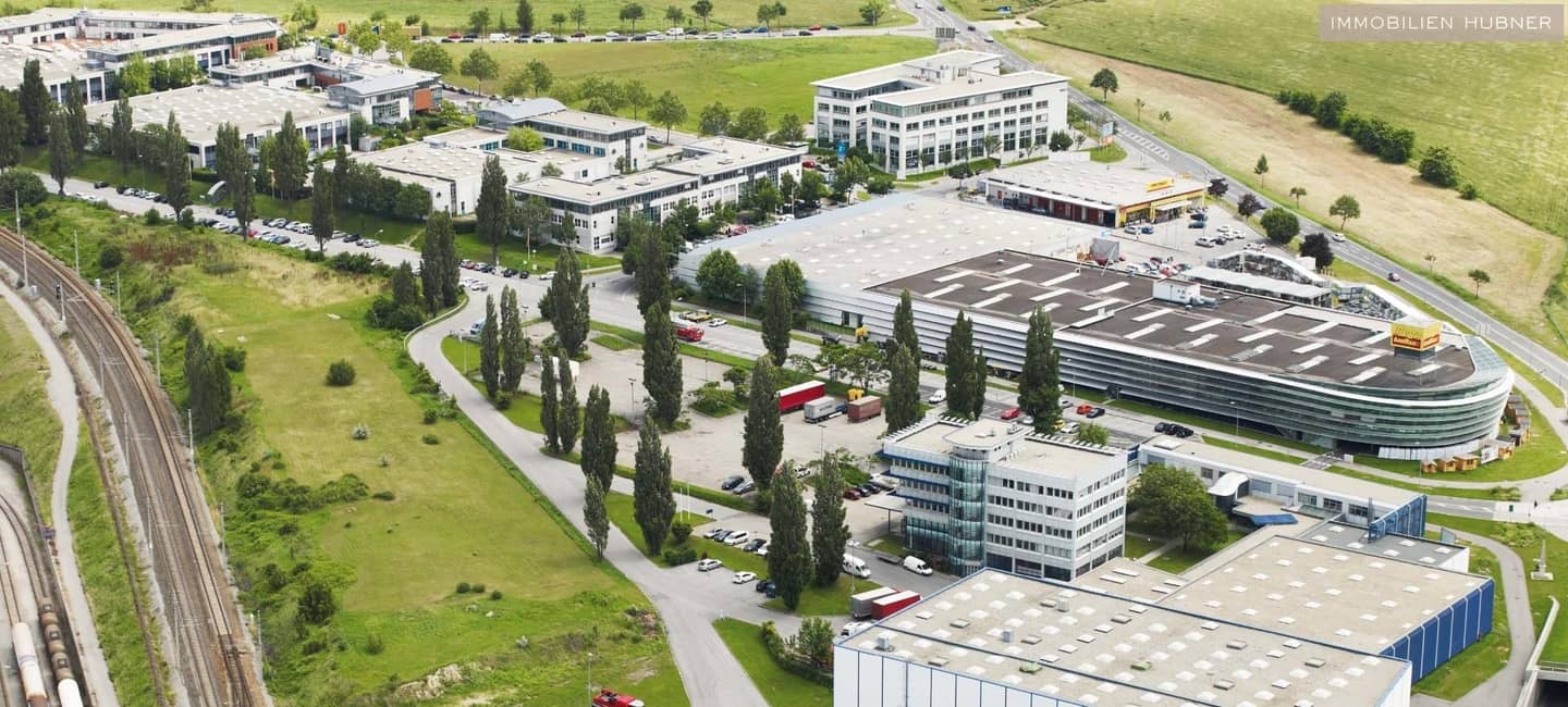 Bright Office Space with Elevator in Concorde Business Park