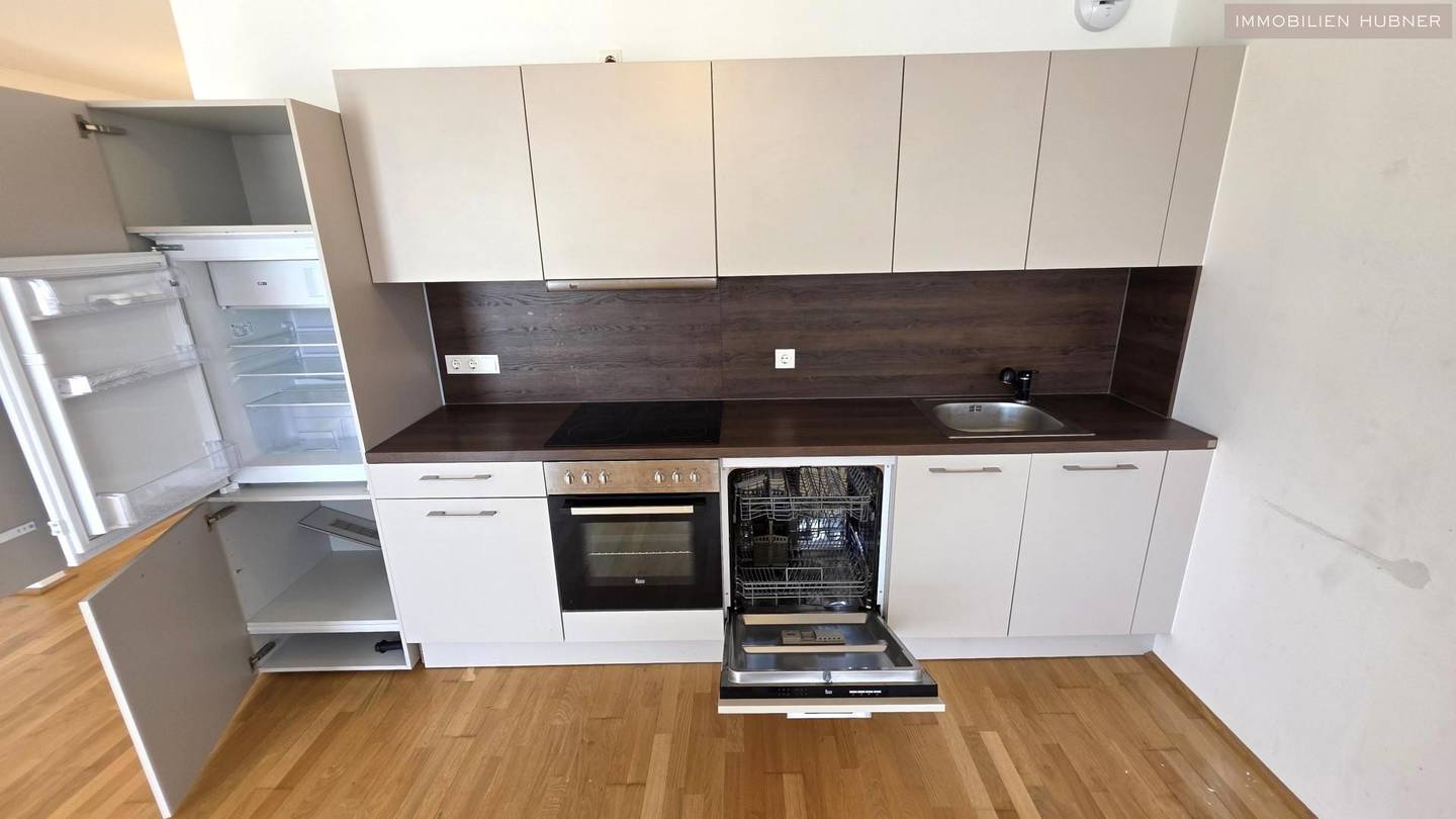 Apartment with terrace and ceiling cooling