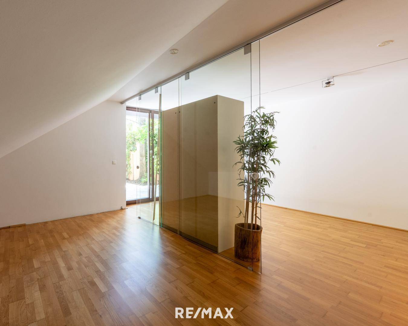 Apartment with large terrace and garage parking